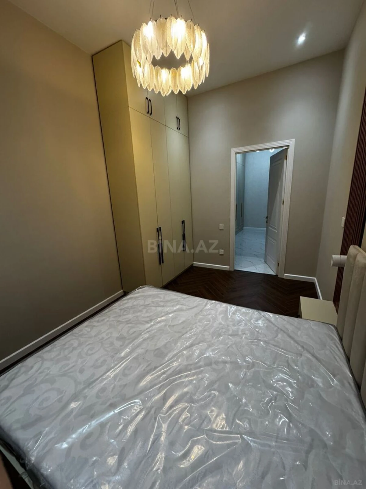 Satılır 3 otaqlı mənzil 125 m²