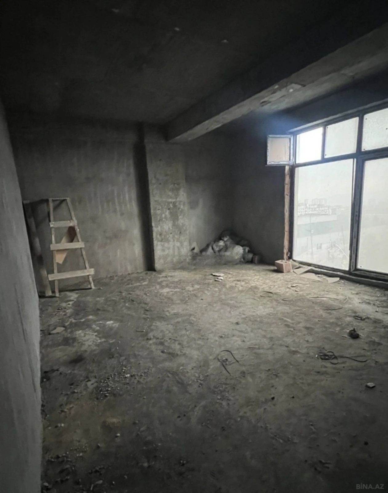 Satılır 3 otaqlı mənzil 139 m²