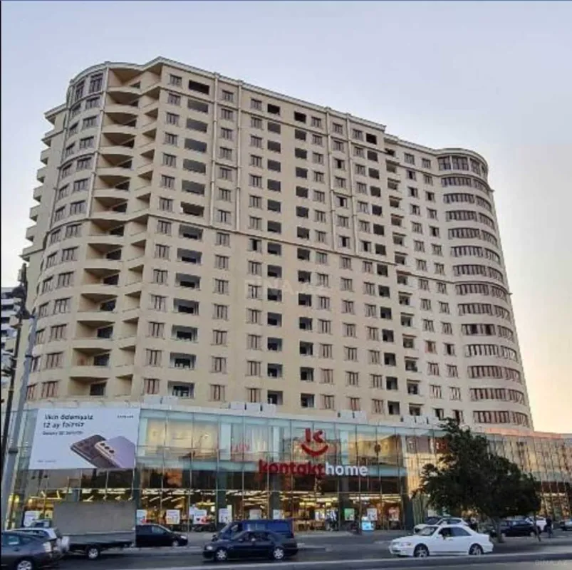 Satılır 3 otaqlı mənzil 139 m²