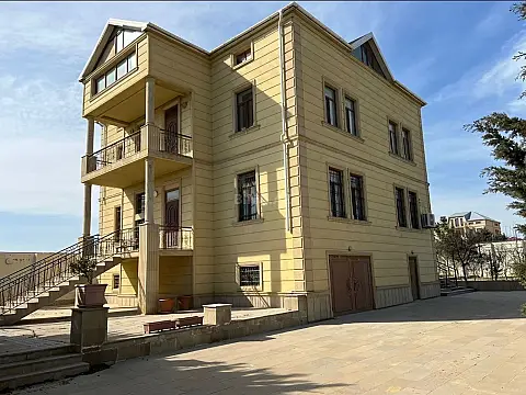 Satılır 7 otaqlı həyət evi 300 m² — Bakı, Novxanı 7 otaq 300.00 m²