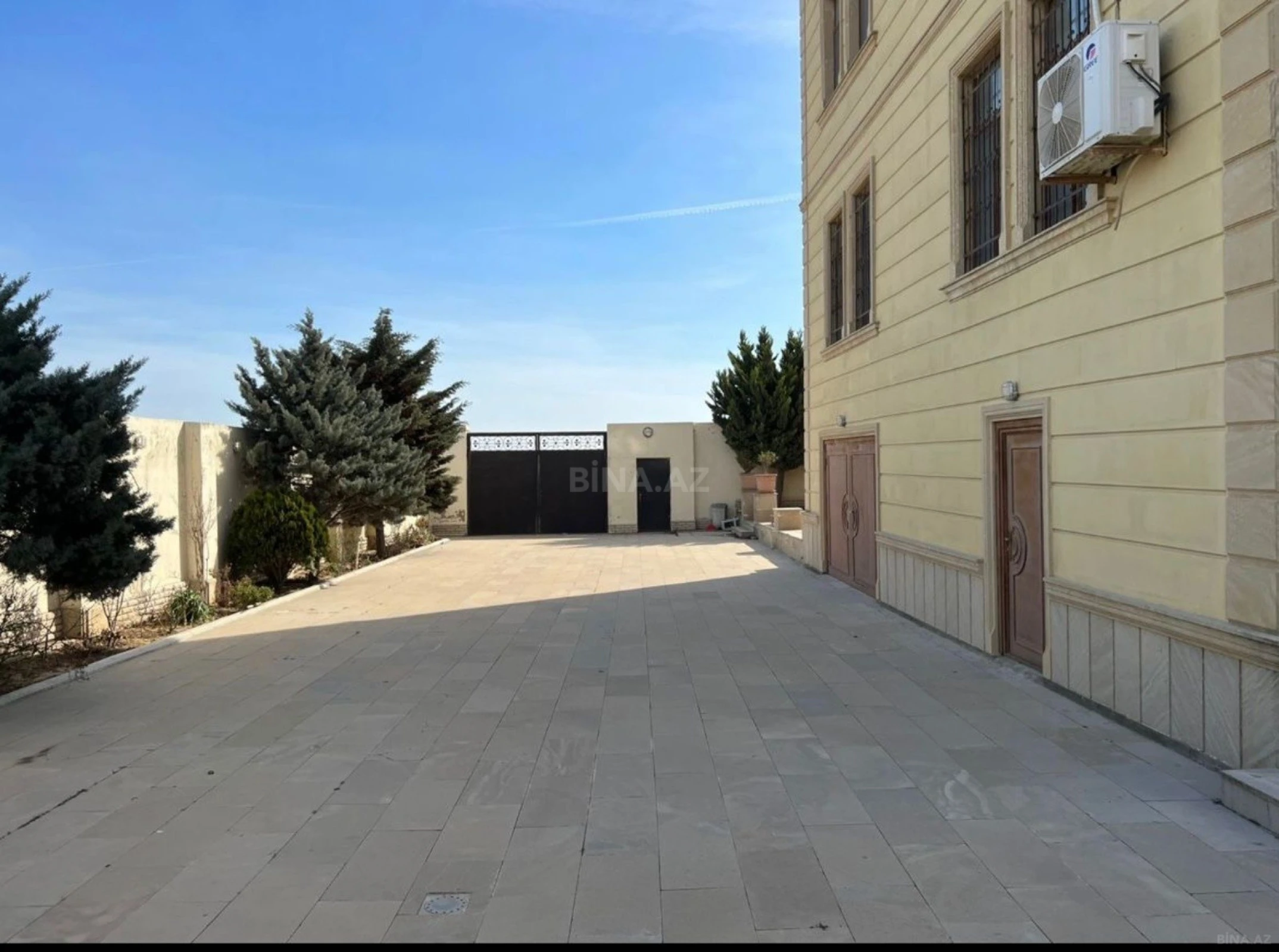 Satılır 7 otaqlı həyət evi 300 m²