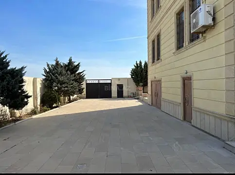 Satılır 7 otaqlı həyət evi 300 m²