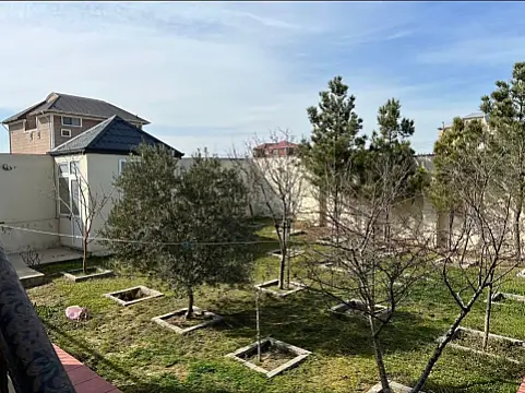 Satılır 7 otaqlı həyət evi 300 m²