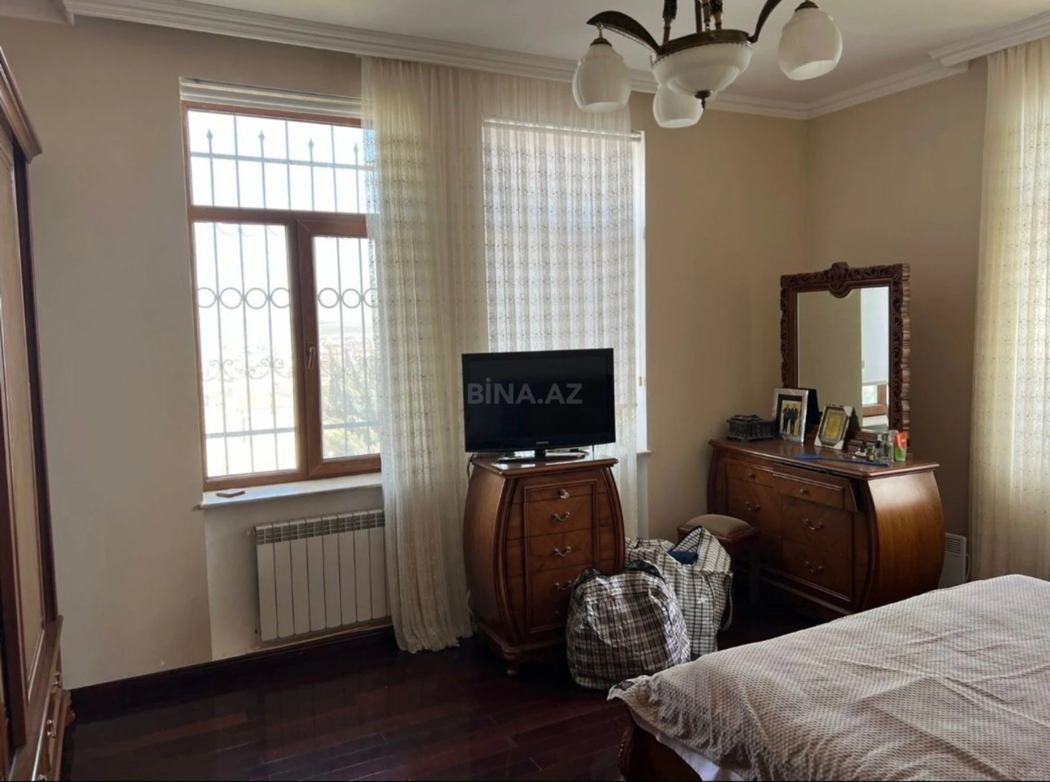 Satılır 7 otaqlı həyət evi 300 m²