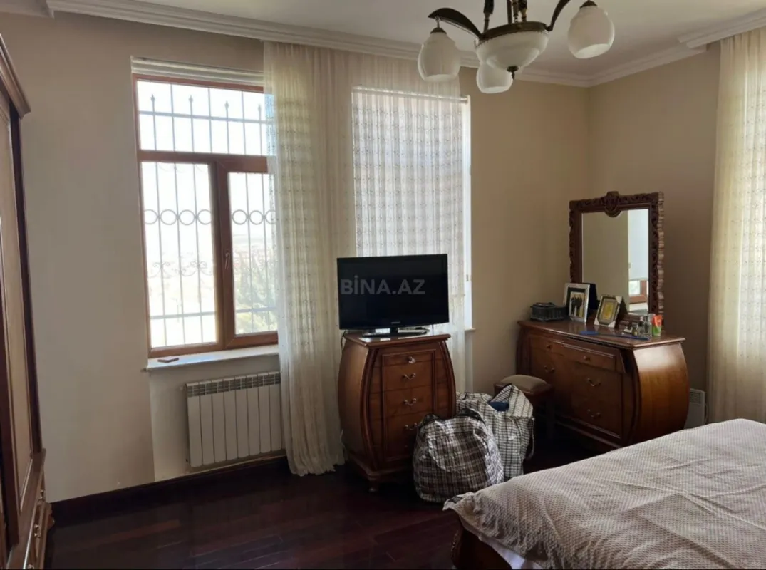 Satılır 7 otaqlı həyət evi 300 m²