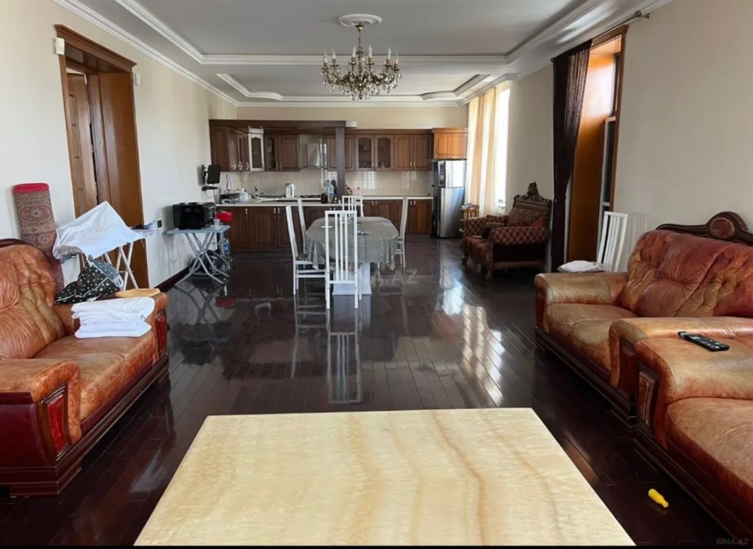 Satılır 7 otaqlı həyət evi 300 m²