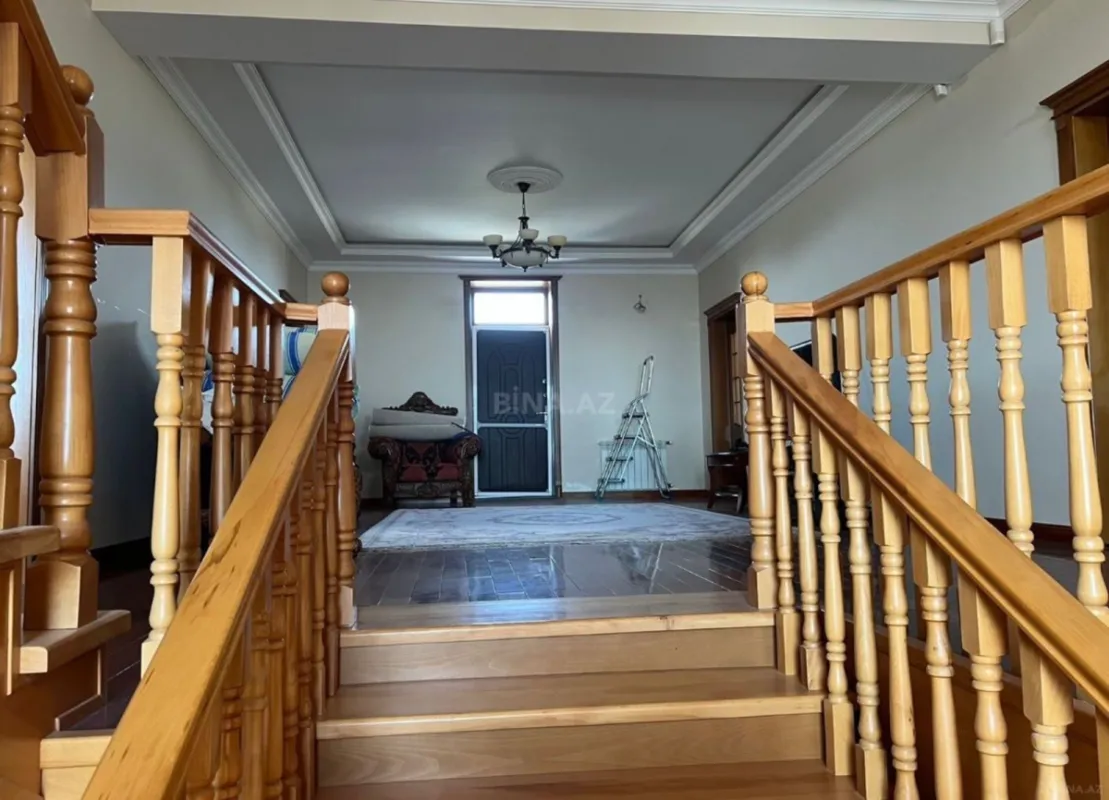 Satılır 7 otaqlı həyət evi 300 m²