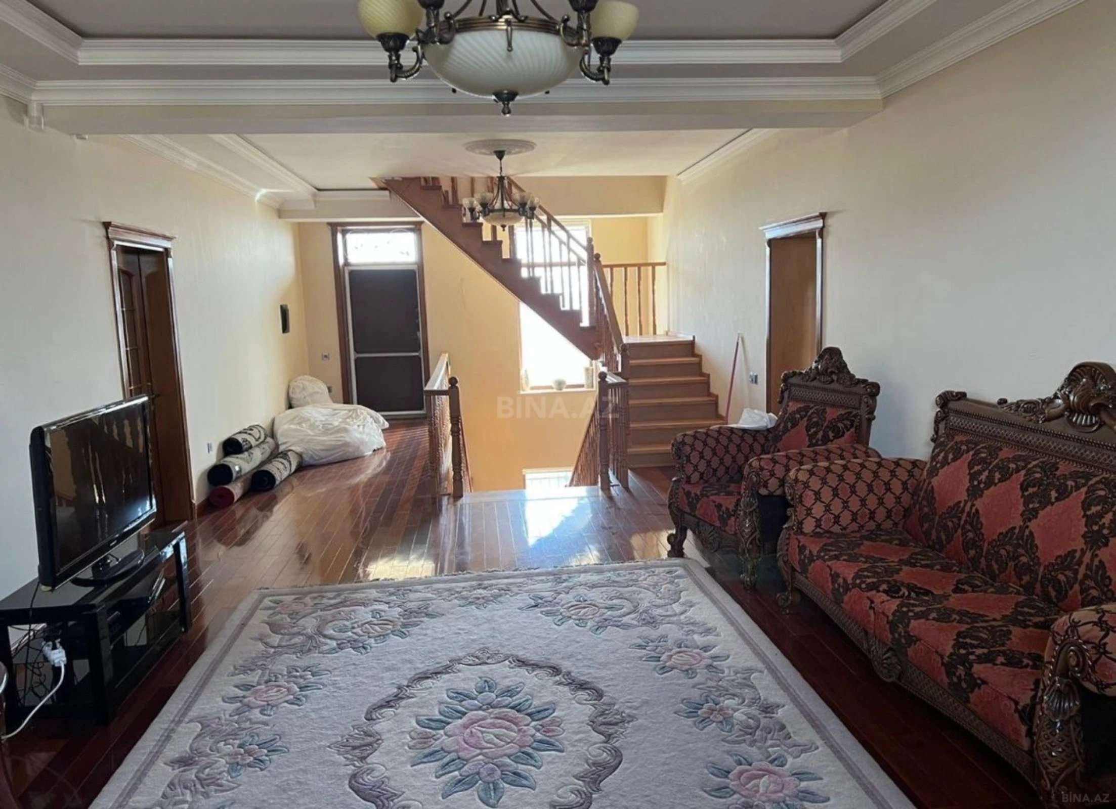 Satılır 7 otaqlı həyət evi 300 m²