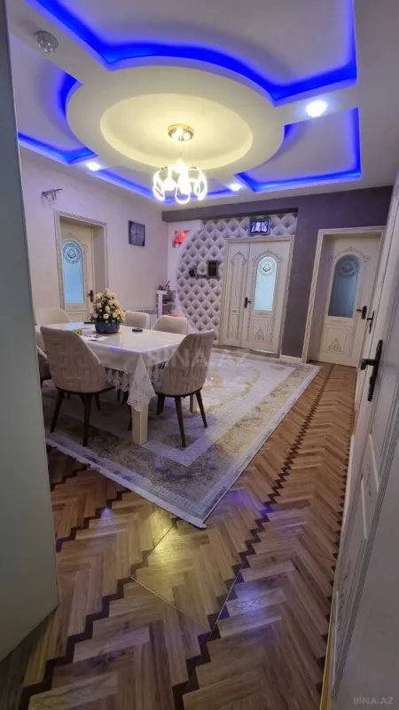 Satılır 4 otaqlı mənzil 130 m²