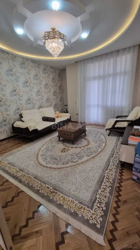 Satılır 4 otaqlı mənzil 130 m²