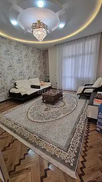 Satılır 4 otaqlı mənzil 130 m²