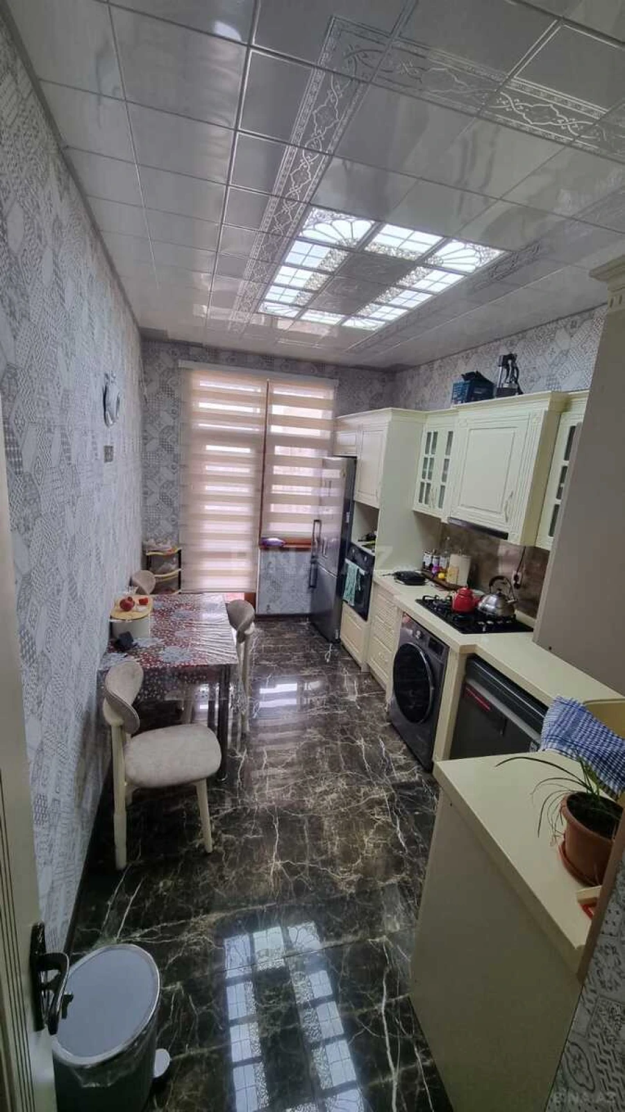Satılır 4 otaqlı mənzil 130 m²