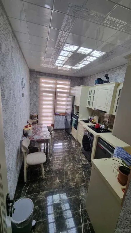 Satılır 4 otaqlı mənzil 130 m²
