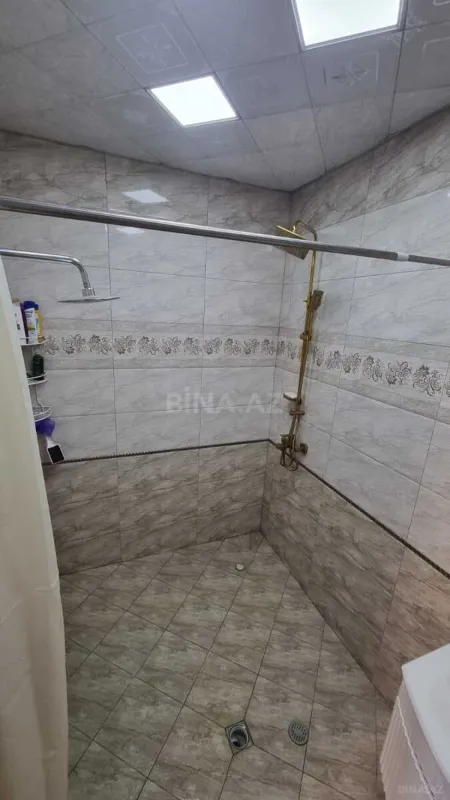 Satılır 4 otaqlı mənzil 130 m²