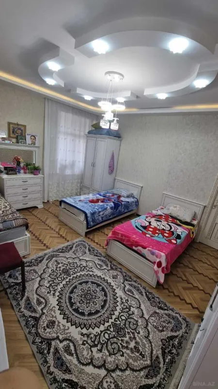 Satılır 4 otaqlı mənzil 130 m²