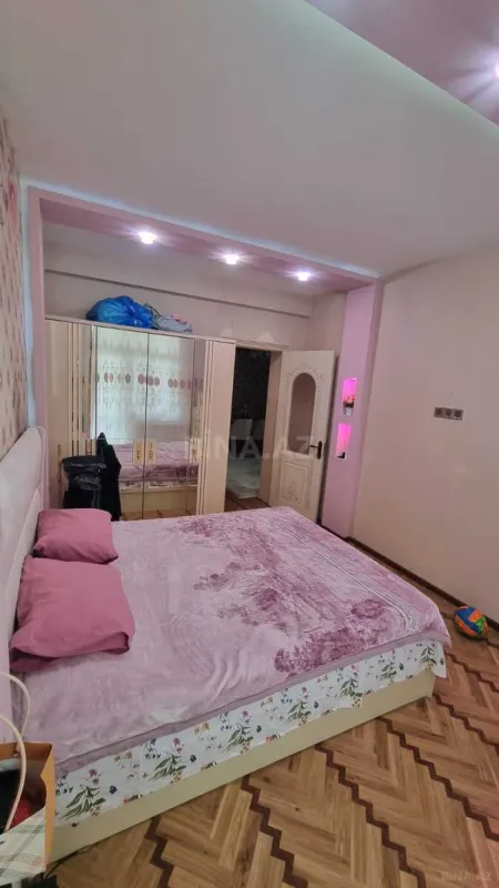 Satılır 4 otaqlı mənzil 130 m²