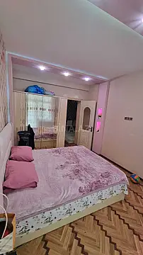 Satılır 4 otaqlı mənzil 130 m²