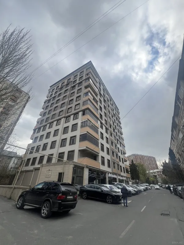 Satılır 3 otaqlı mənzil 123 m²