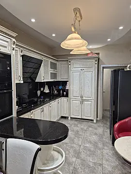 Satılır 3 otaqlı mənzil 150 m²