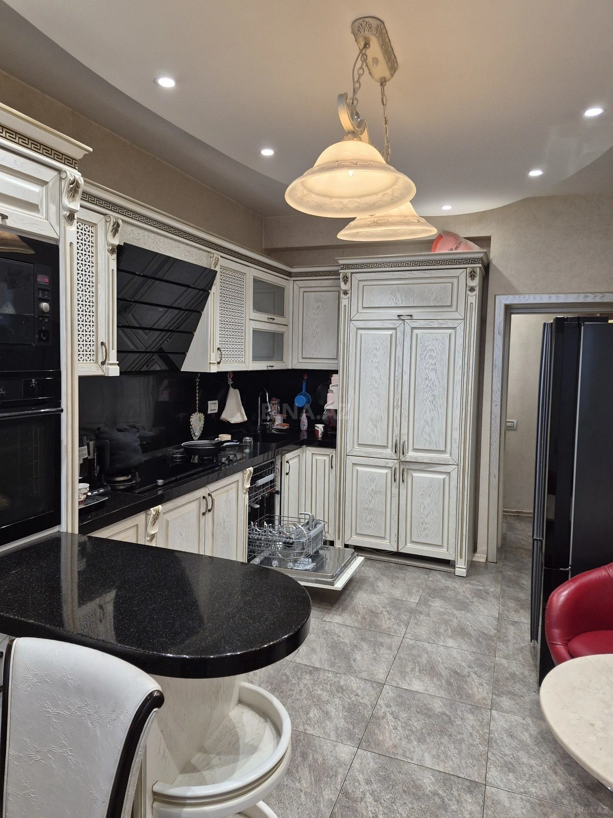 Satılır 3 otaqlı mənzil 150 m²