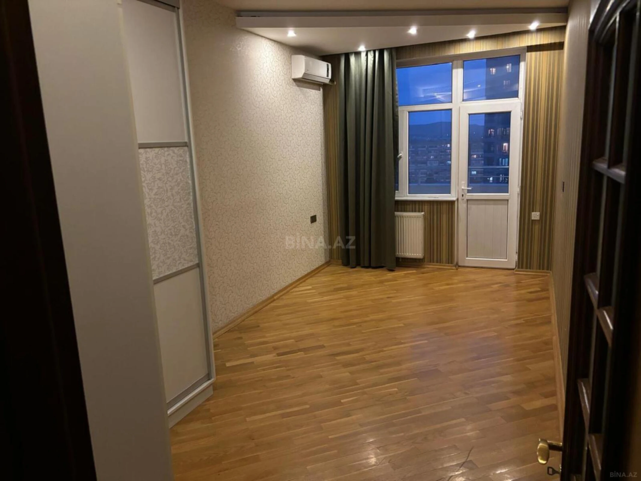 Satılır 2 otaqlı mənzil 94 m²
