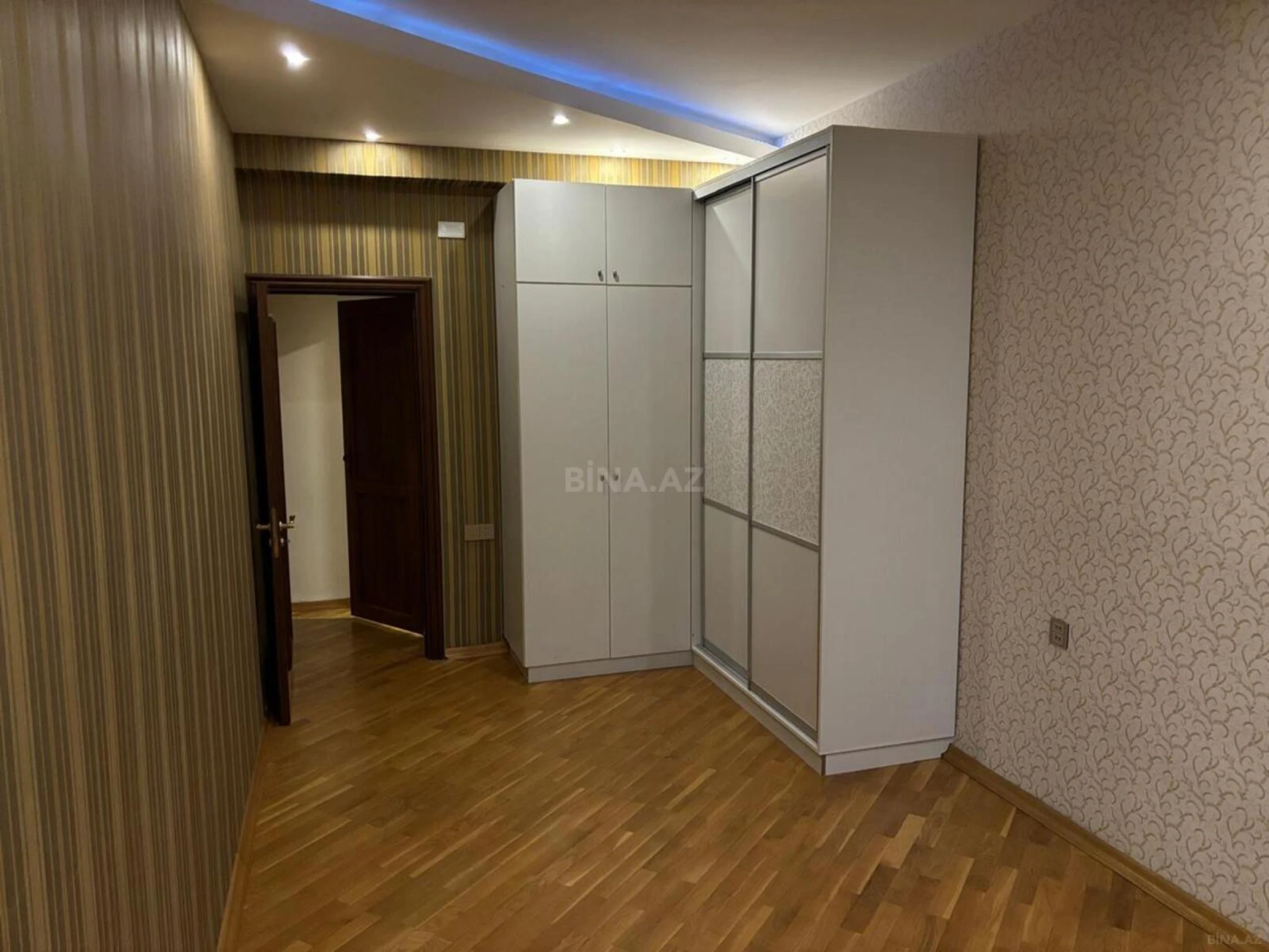 Satılır 2 otaqlı mənzil 94 m²