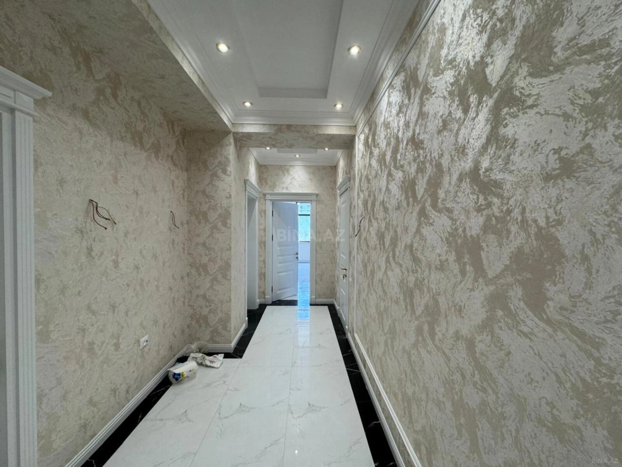 Satılır 3 otaqlı mənzil 154 m²