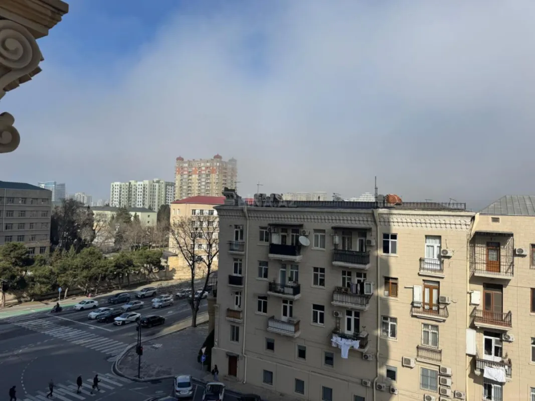 Satılır 3 otaqlı mənzil 154 m²