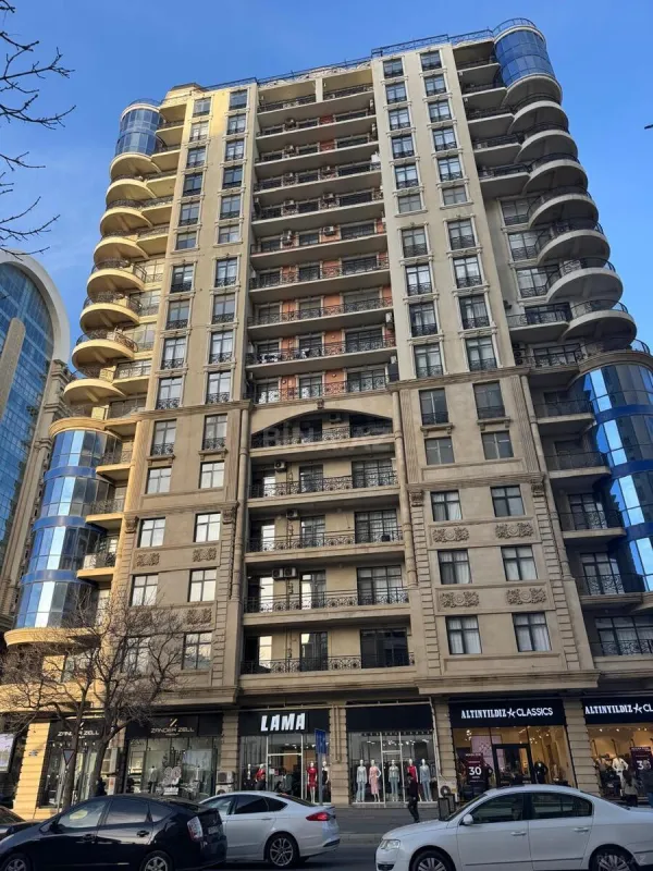 Satılır 3 otaqlı mənzil 154 m²