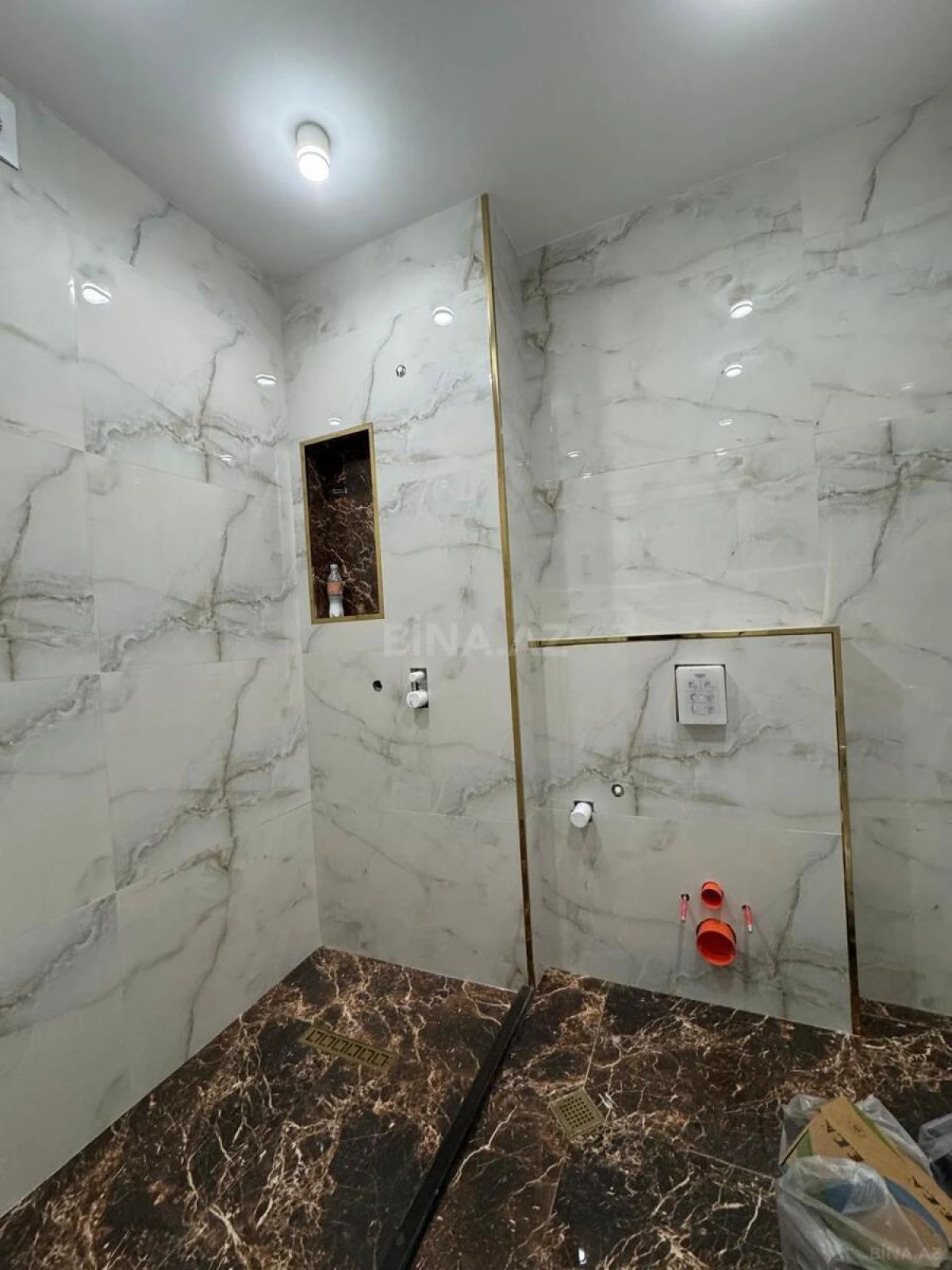 Satılır 3 otaqlı mənzil 154 m²