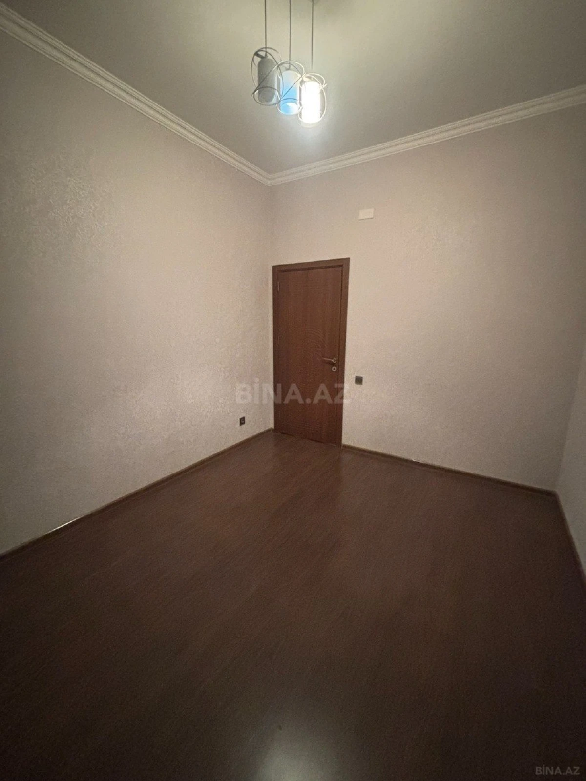 Satılır 4 otaqlı mənzil 111 m²