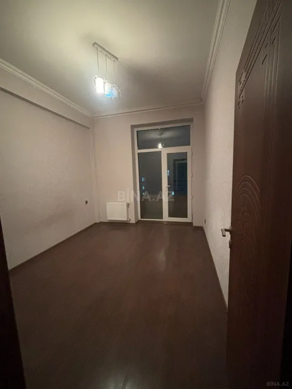 Satılır 4 otaqlı mənzil 111 m²