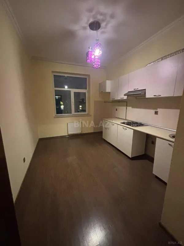 Satılır 4 otaqlı mənzil 111 m²