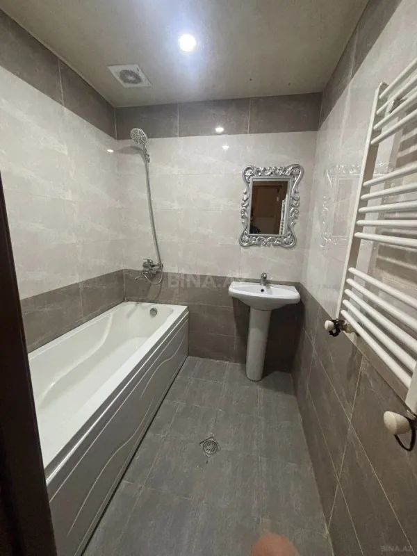 Satılır 4 otaqlı mənzil 111 m²