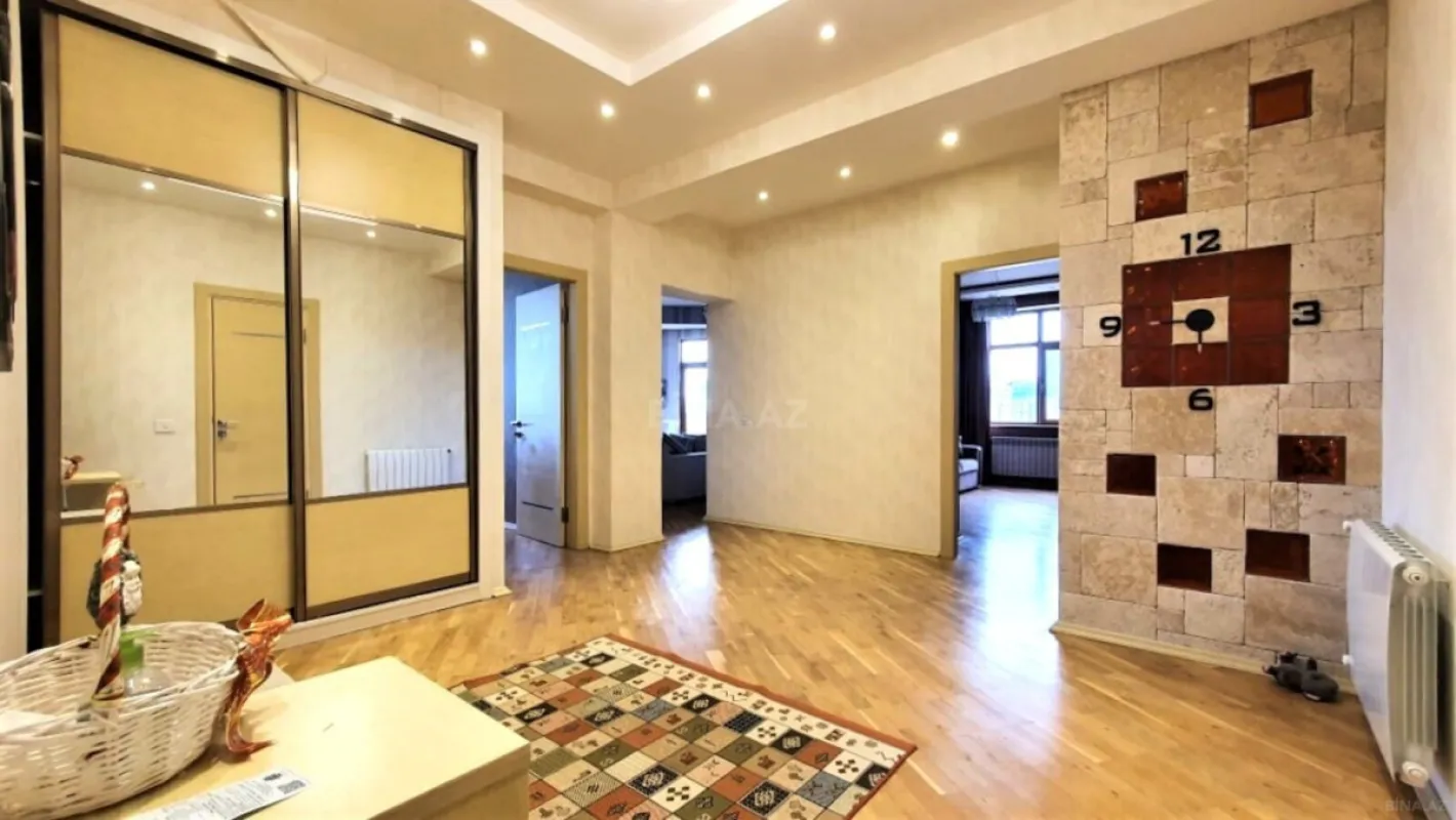 Kirayə verilir 3 otaqlı mənzil 125 m²