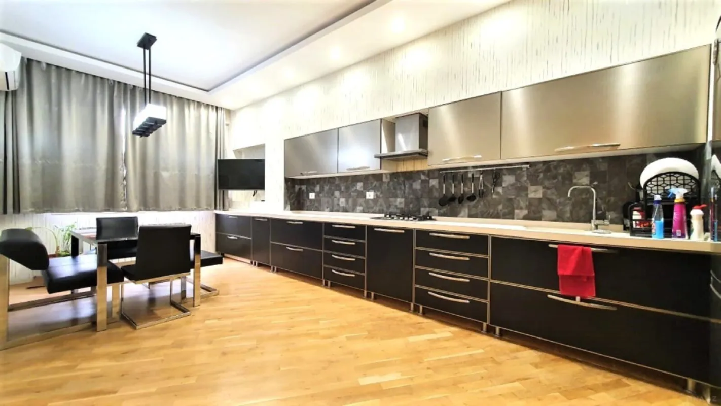 Kirayə verilir 3 otaqlı mənzil 125 m²