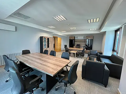 Kirayə verilir 2 otaqlı ofis 110 m²