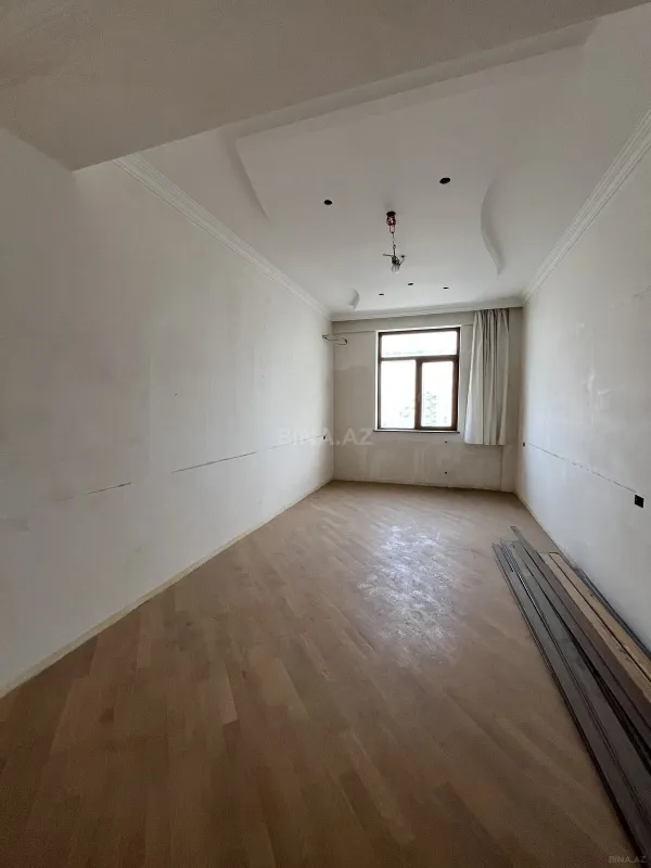 Satılır 4 otaqlı mənzil 237 m²
