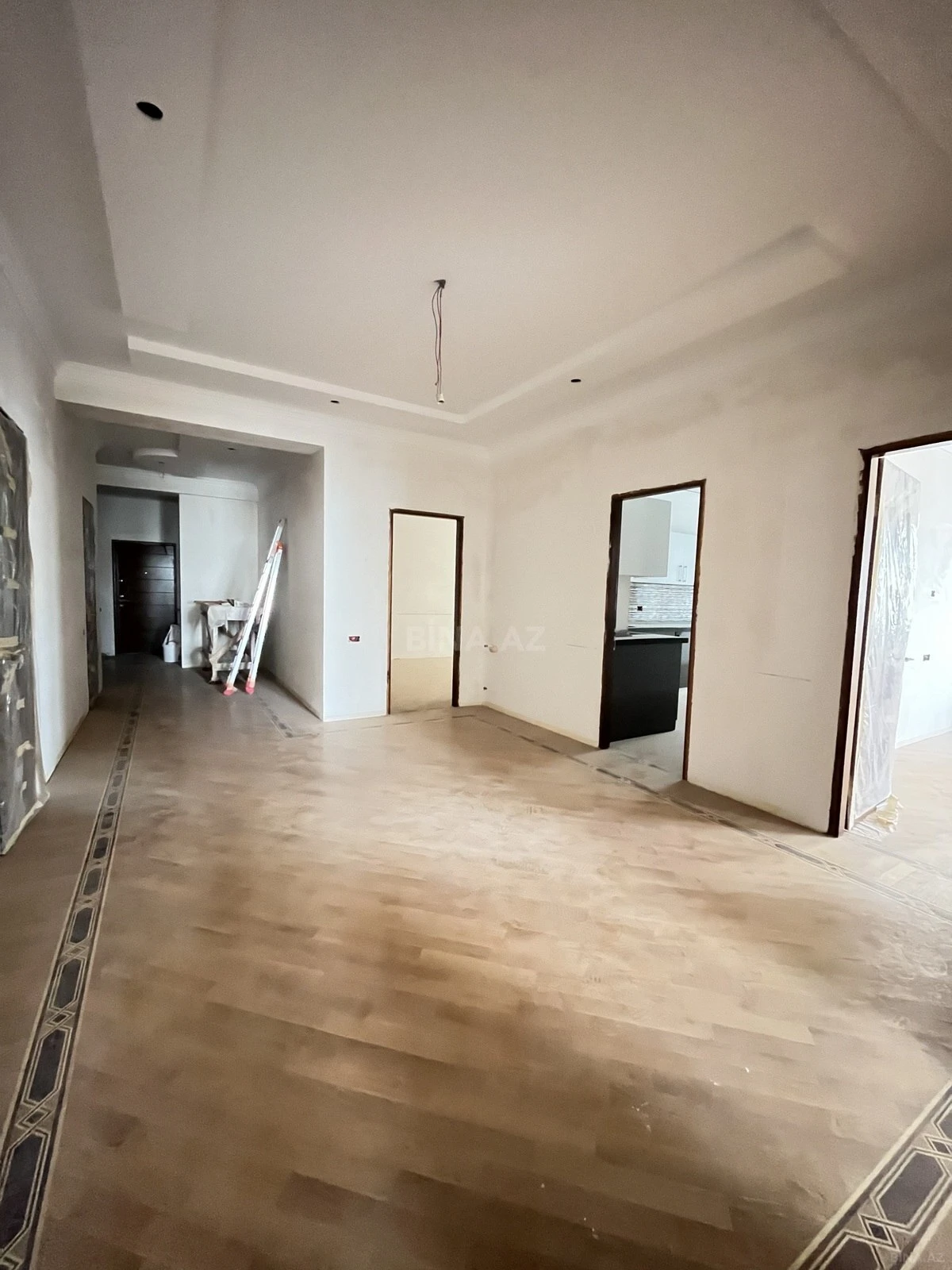 Satılır 4 otaqlı mənzil 237 m²