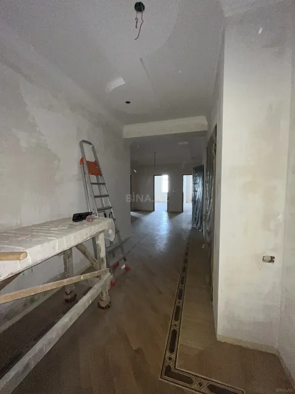 Satılır 4 otaqlı mənzil 237 m²