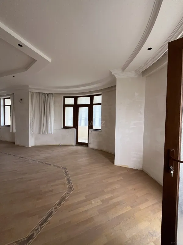 Satılır 4 otaqlı mənzil 237 m²