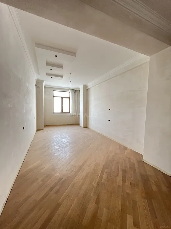 Satılır 4 otaqlı mənzil 237 m²