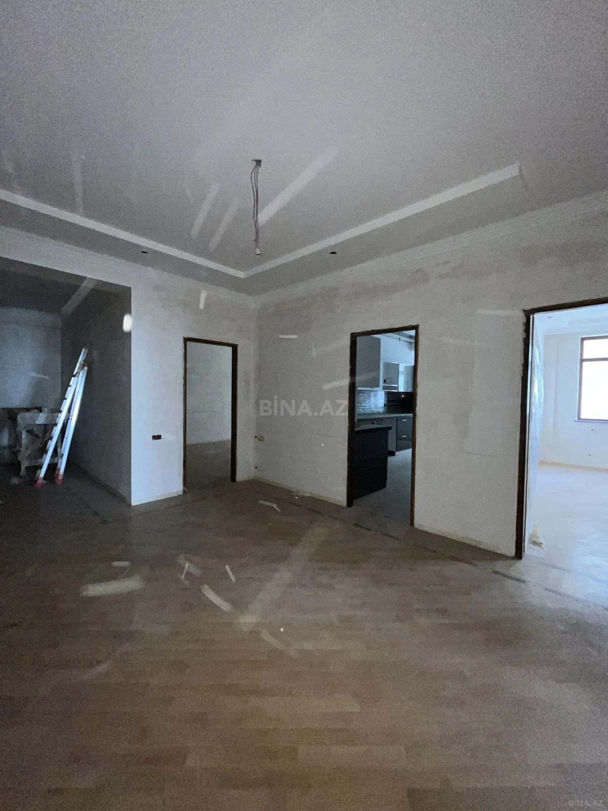 Satılır 4 otaqlı mənzil 237 m²