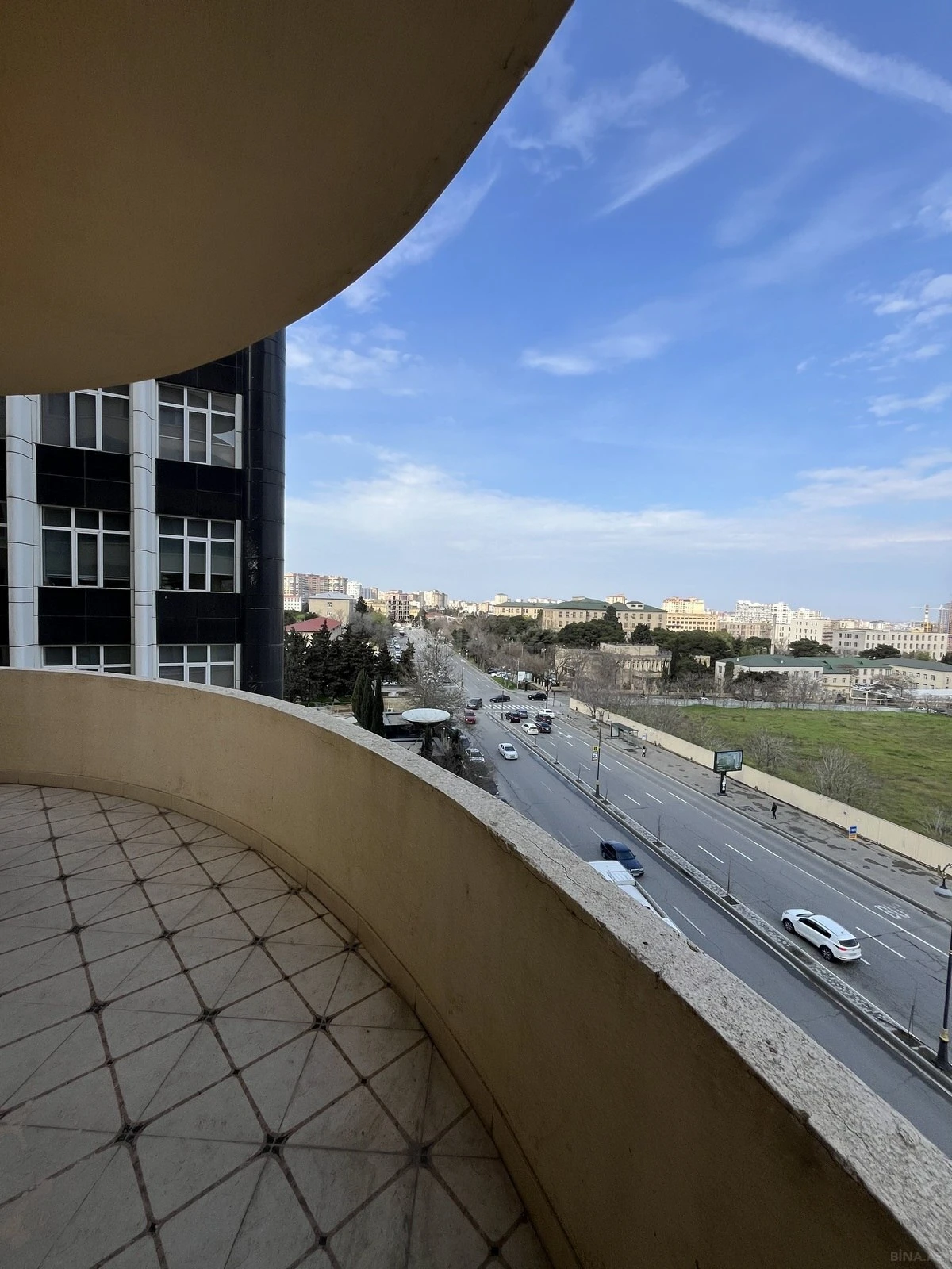 Satılır 4 otaqlı mənzil 237 m²