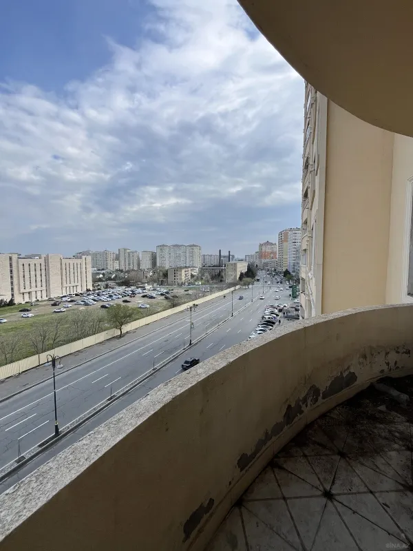 Satılır 4 otaqlı mənzil 237 m²