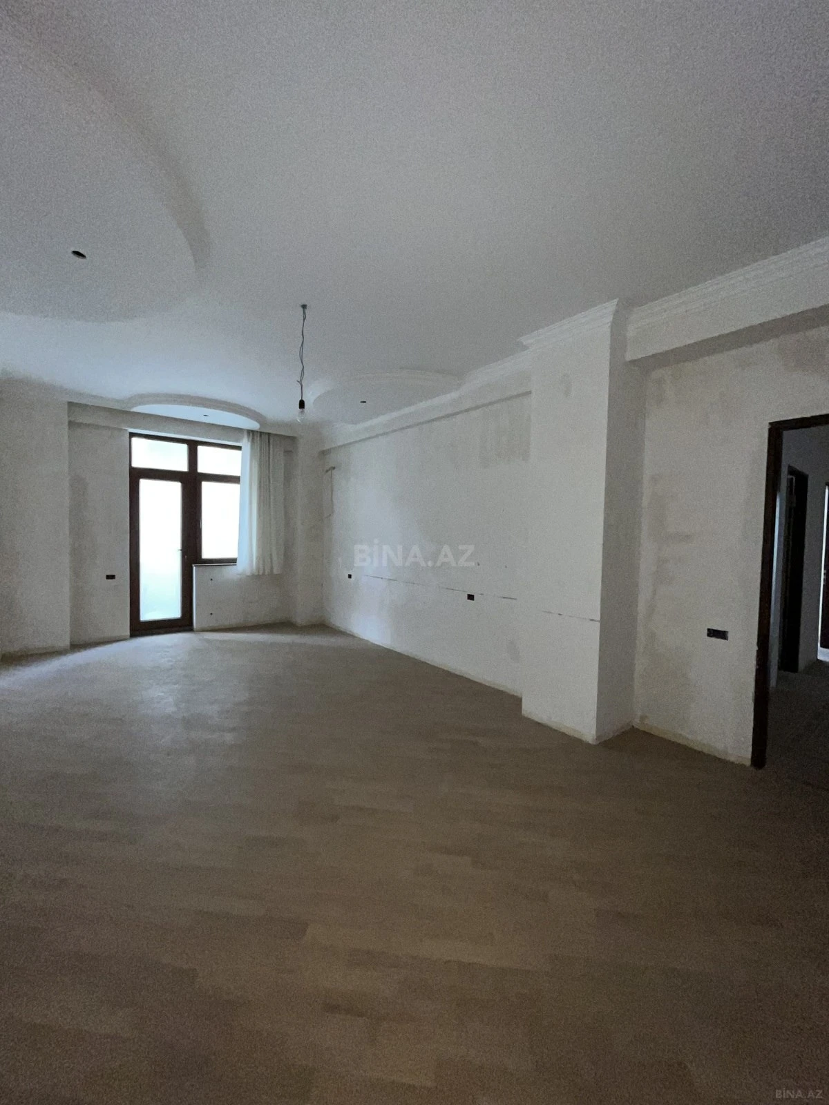 Satılır 4 otaqlı mənzil 237 m²