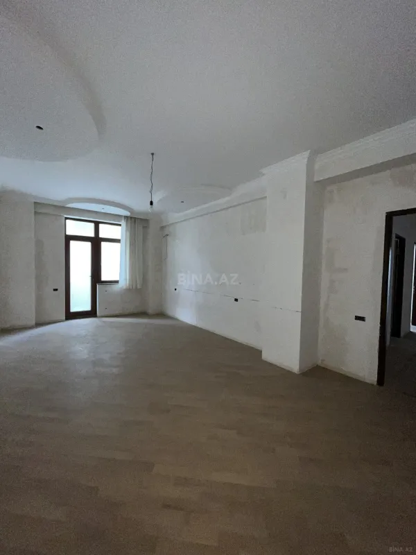 Satılır 4 otaqlı mənzil 237 m²