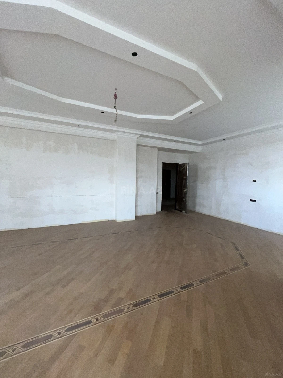 Satılır 4 otaqlı mənzil 237 m²