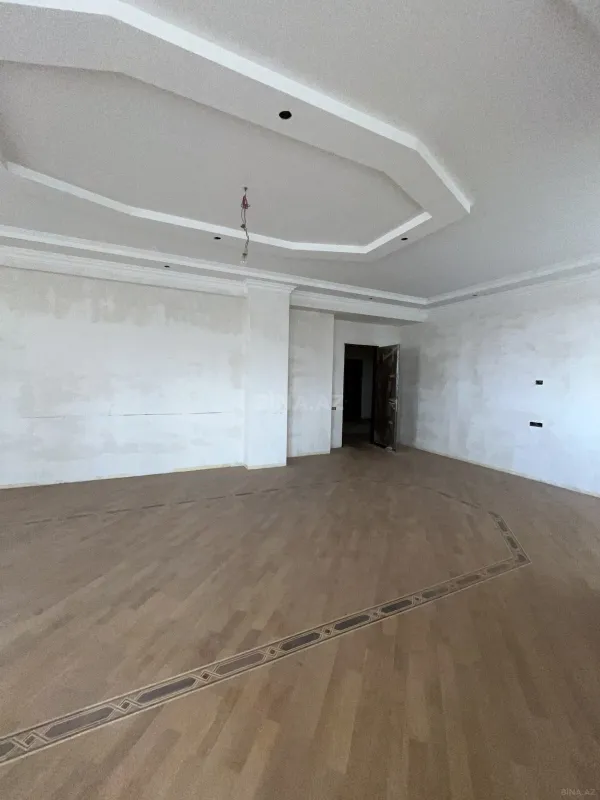 Satılır 4 otaqlı mənzil 237 m²