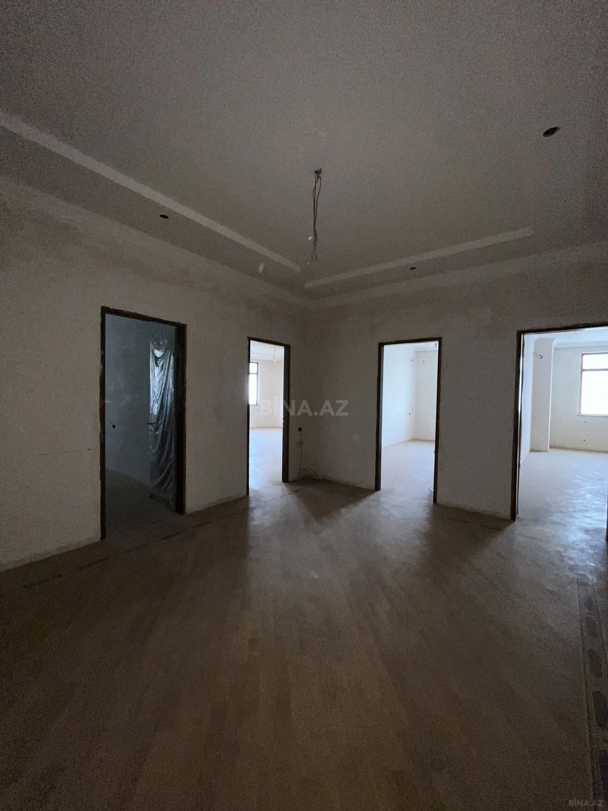 Satılır 4 otaqlı mənzil 237 m²